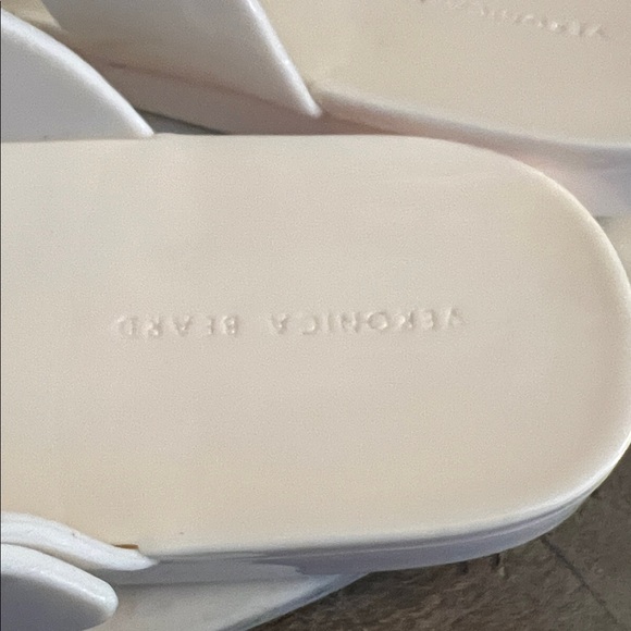 🛑 1 hour sale. Veronica Beard, size 8, off-white Sandals w/ Buckle, like new - Picture 9 of 11